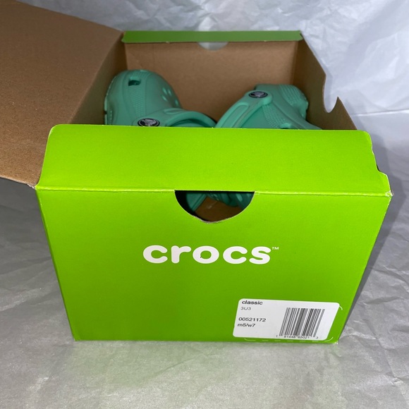 Light blue “pistachio” Crocs - Picture 4 of 4